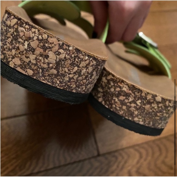 Green snake print slides - Picture 4 of 5